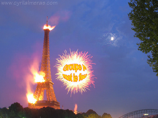 Embrasement de la tour Eiffel, par le Groupe F