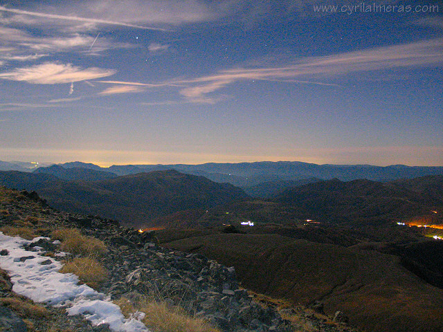 montagnes nuit mer jaune