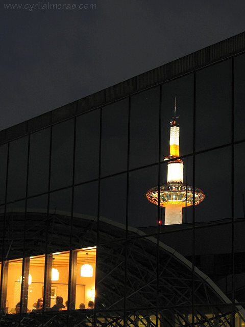 kyoto tower reflect