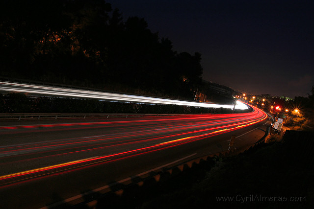 autoroute de nuit trainees lumineuses