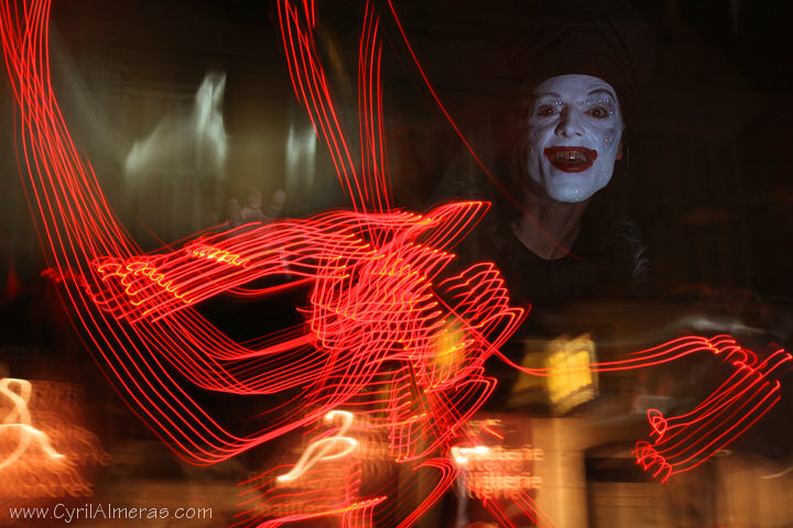 clown rue traces lumineuses