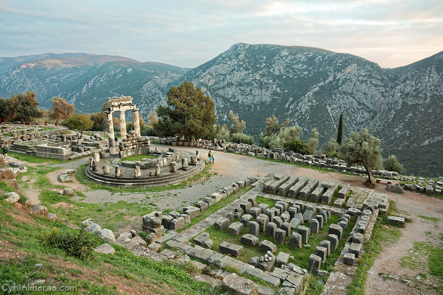 delphes-tholos-temple-athena-pronoia