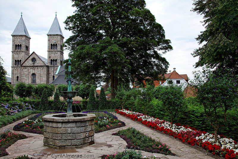 jardin fontaine eglise viborg